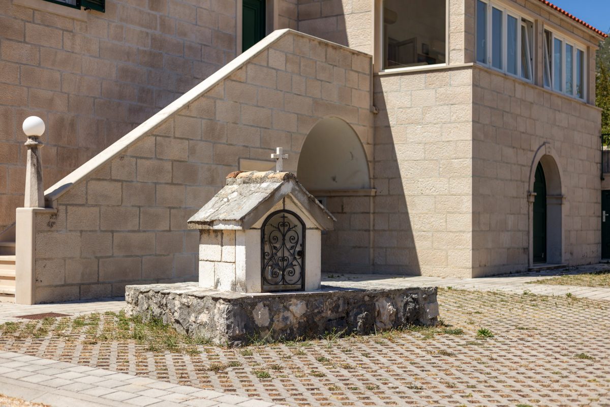 Exterior entrance to the Villa Roglic